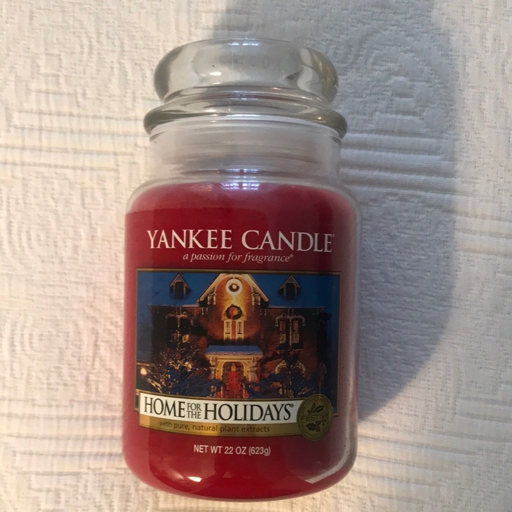 New Yankee Candle Home for the Holidays Red Winter Christmas Candle 22 Ounces